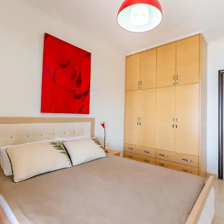 Sea View Getaway Apartment *