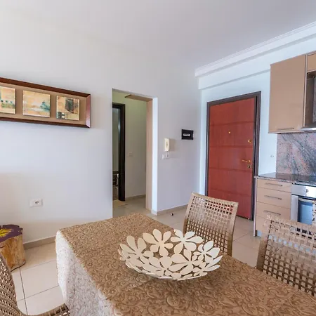 Sea View Getaway Apartment *